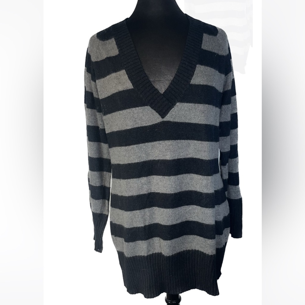 Women’s maternity size XL sweater